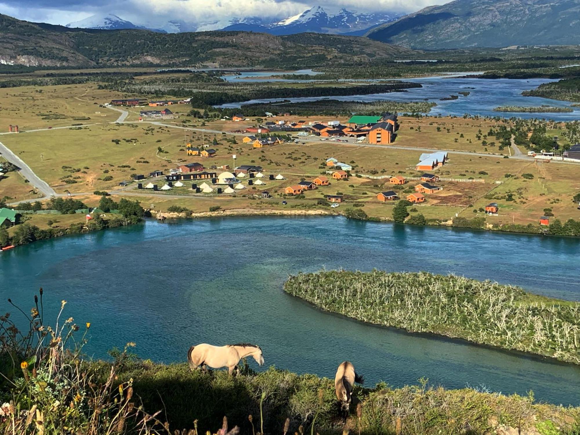 Chilenativo Riverside Camp Torres del Paine National Park Eksteriør bilde